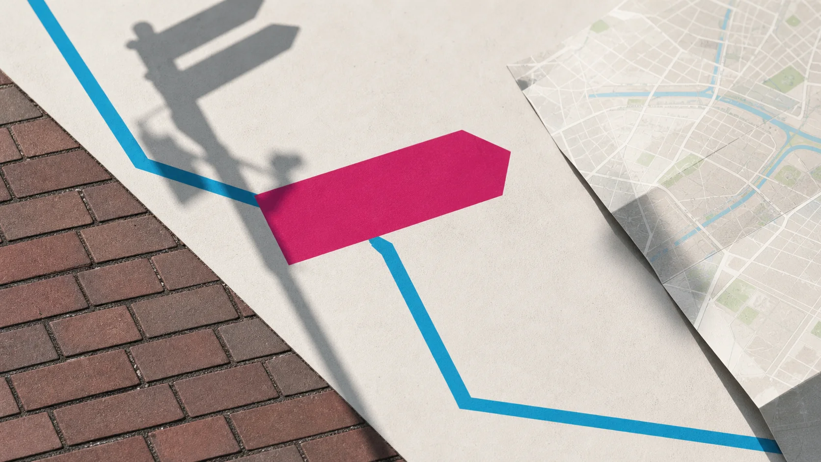 Grafische routecollage met Bredase straatstenen, kaart en wegwijzer